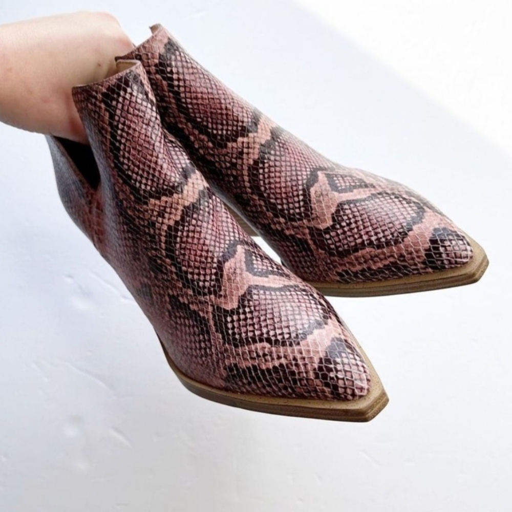 Vince Camuto Gigietta Rosewood Snake Cutout Booties Pointed Toe Pink Size 7.5 - Picture 3 of 4
